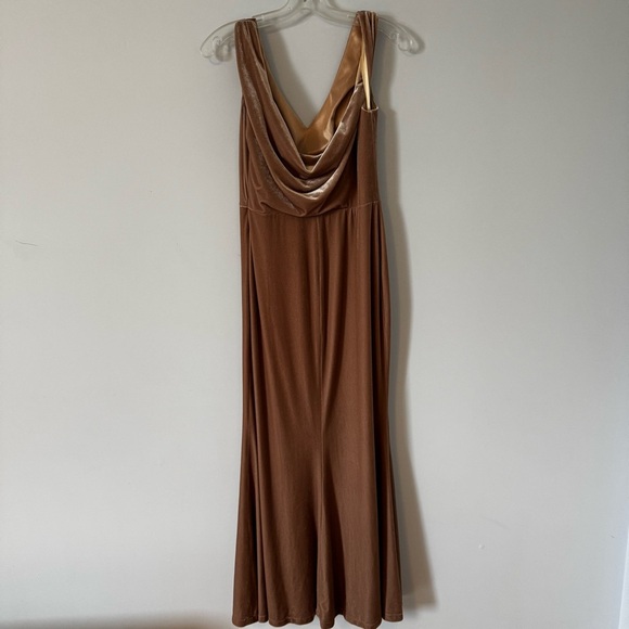 Revelry Velvet Cowl Back Gown Champagne Size 6 Formal Holiday luxe - Picture 2 of 7